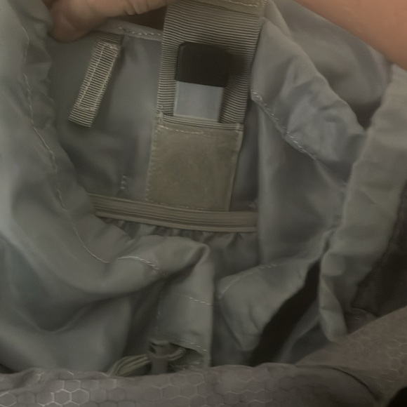 NEW Ozark Trail water bladder type back pack great for hikes grey color - Picture 5 of 6